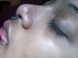 մայրը բռունցքը փչացրեց խորթ որդու և խորթ դստեր կողմից