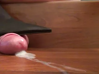 Kinky milfs լրացնելով իրենց pussies հետ ռասայական cocks